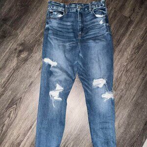 American Eagle Cuffed - Destroyed Denim